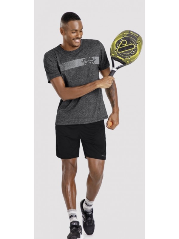 CAMISETA MASCULINA COM DETALHE ESTAMPA