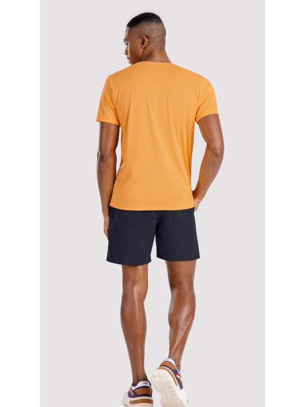 CAMISETA MASCULINA COM DETALHE ESTAMPA