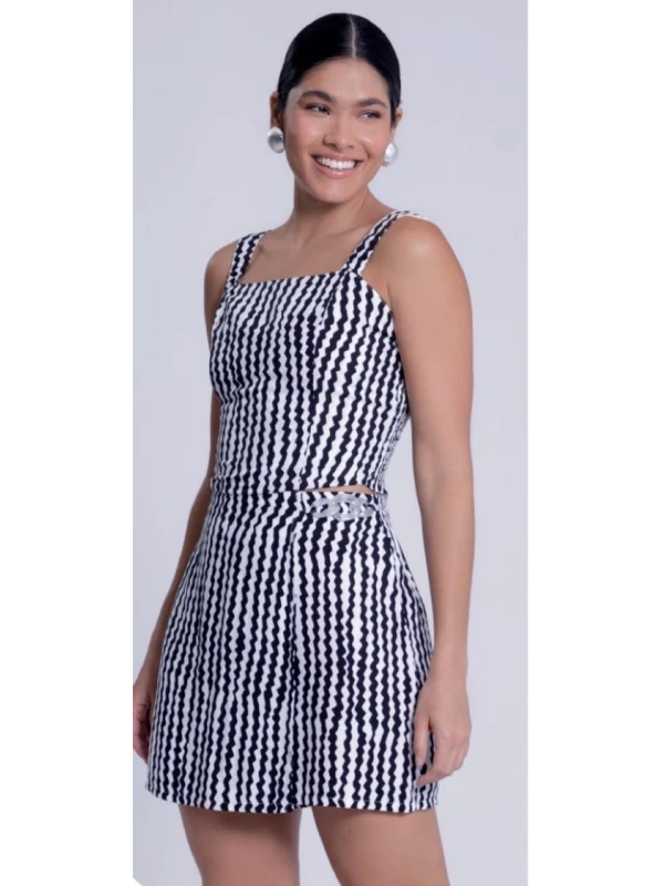 Blusa Cropped em Viscose com Decote Reto