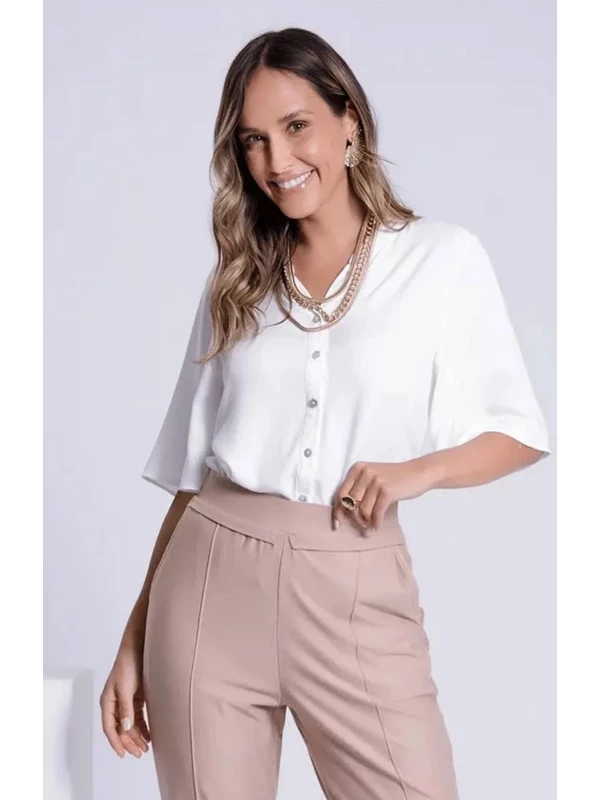 . CAMISA COM MANGAS FLARE E GOLA, EM VISCOSE MAQUINETADA