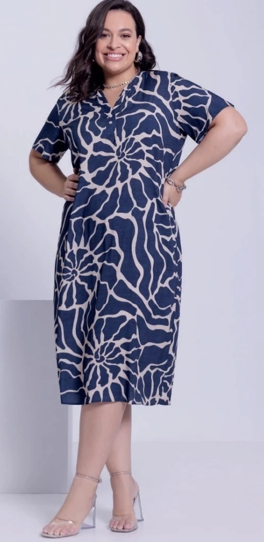 Vestido Mídi Plus Size Estampado em Viscose com Gola V